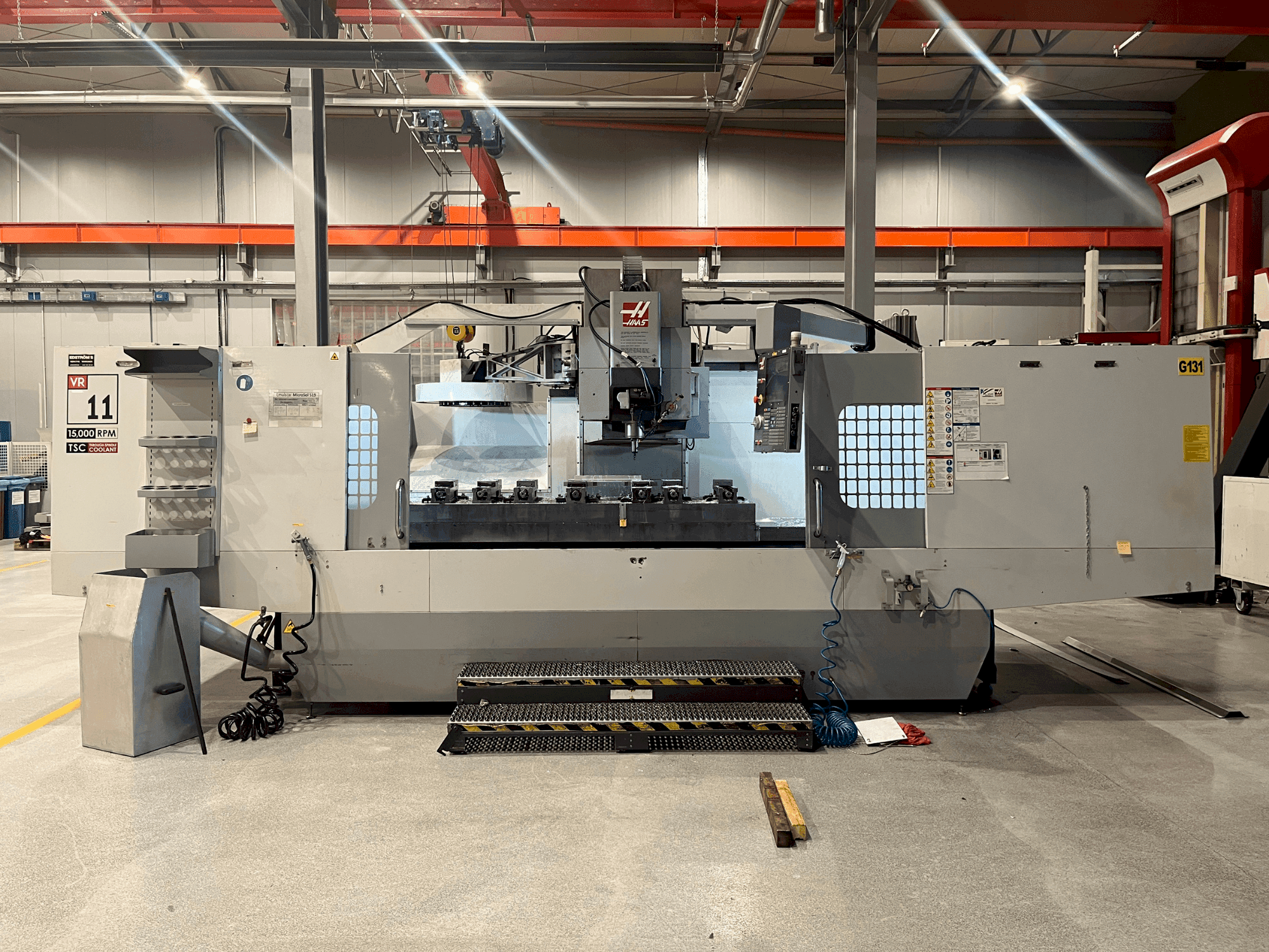 Vista frontale della macchina HAAS VR-11B