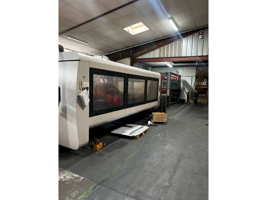 Vista frontale della macchina Bystronic BySprint PRO 3015