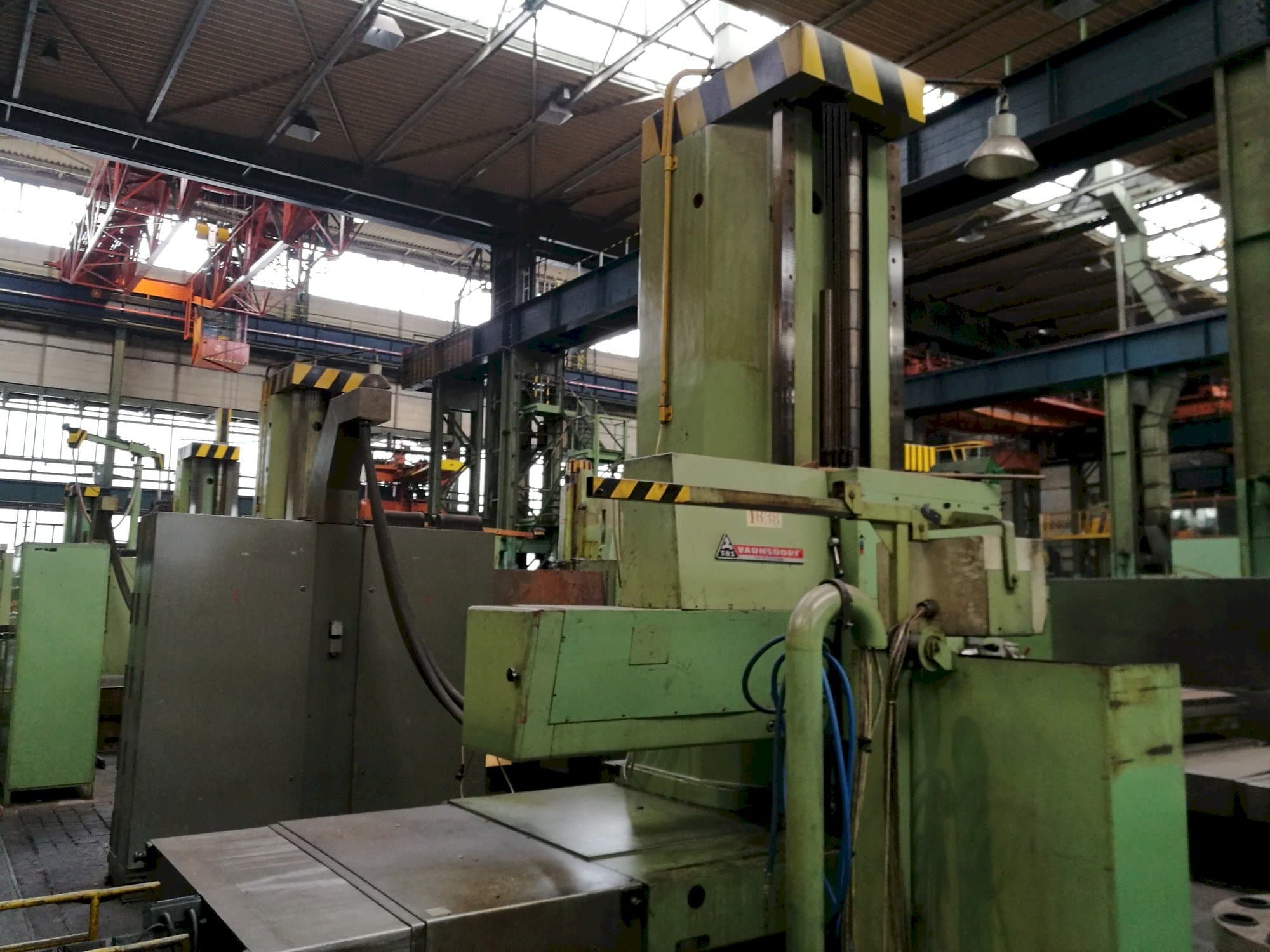 Vista frontale della macchina TOS WHN 13