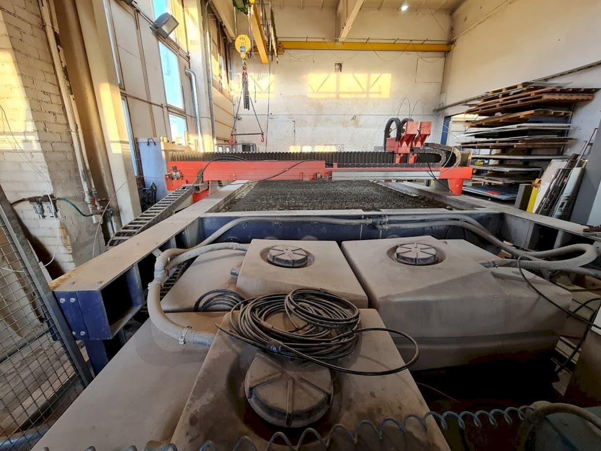 Vista frontale della macchina Bystronic ByJet Classic L 6030