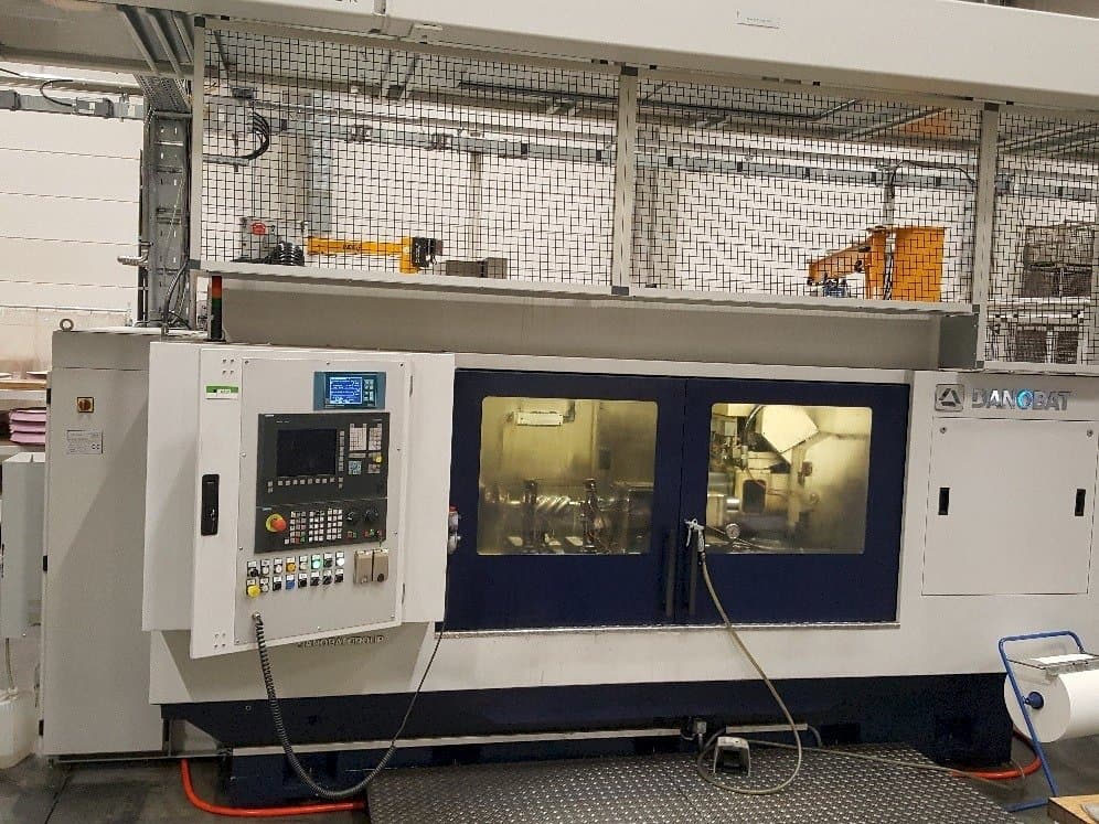 Vista frontale della macchina DANOBAT WT-62-3B