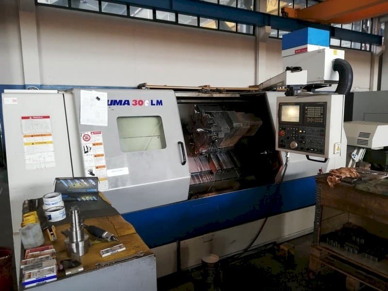 Vista frontale della macchina Doosan PUMA 300 LMB