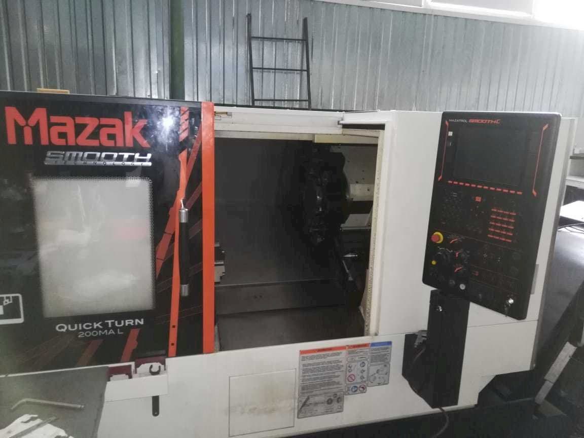 Vista frontale della macchina Mazak Quick Turn 200MA L