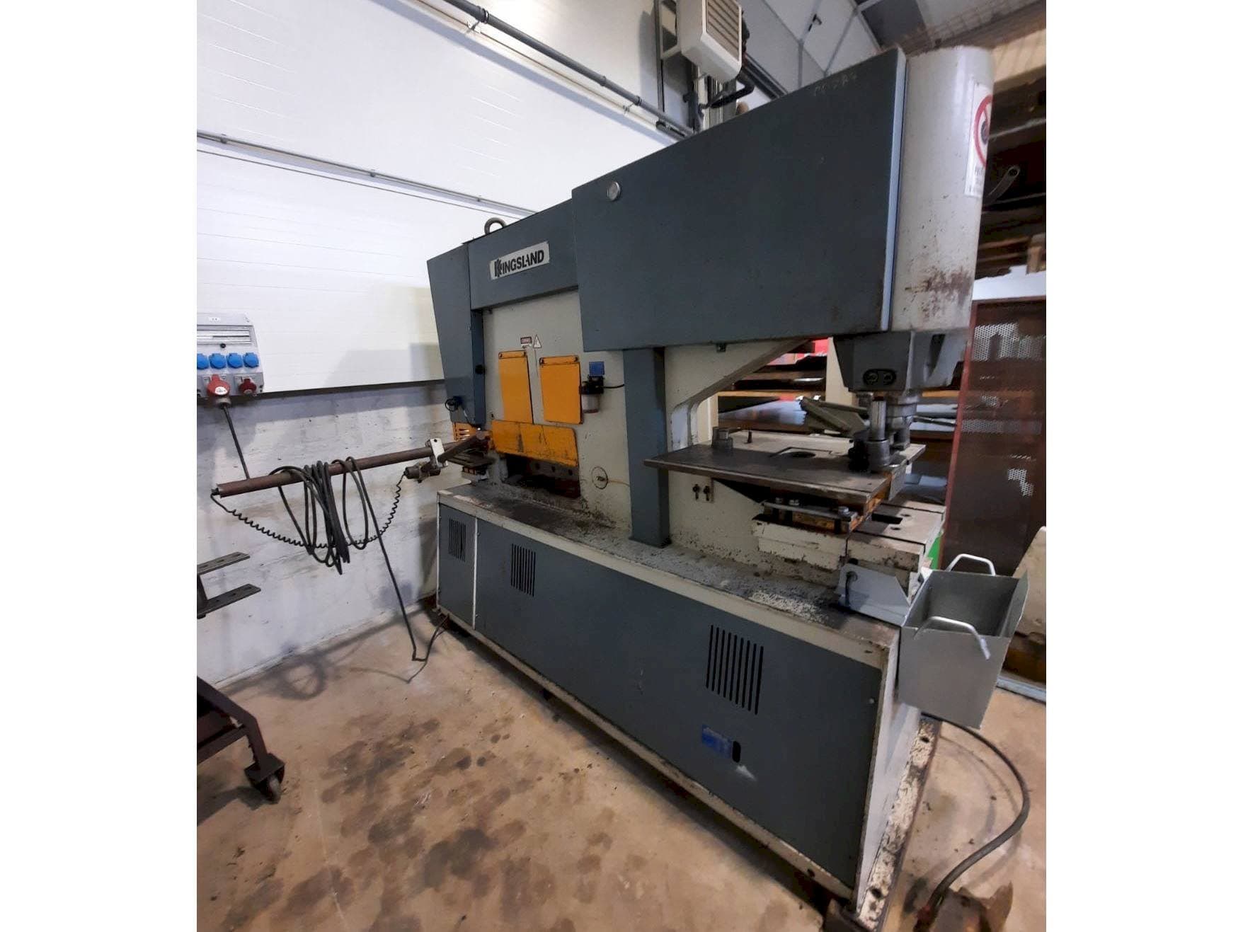Vista frontale della macchina HACO-KINGSLAND MULTI 125