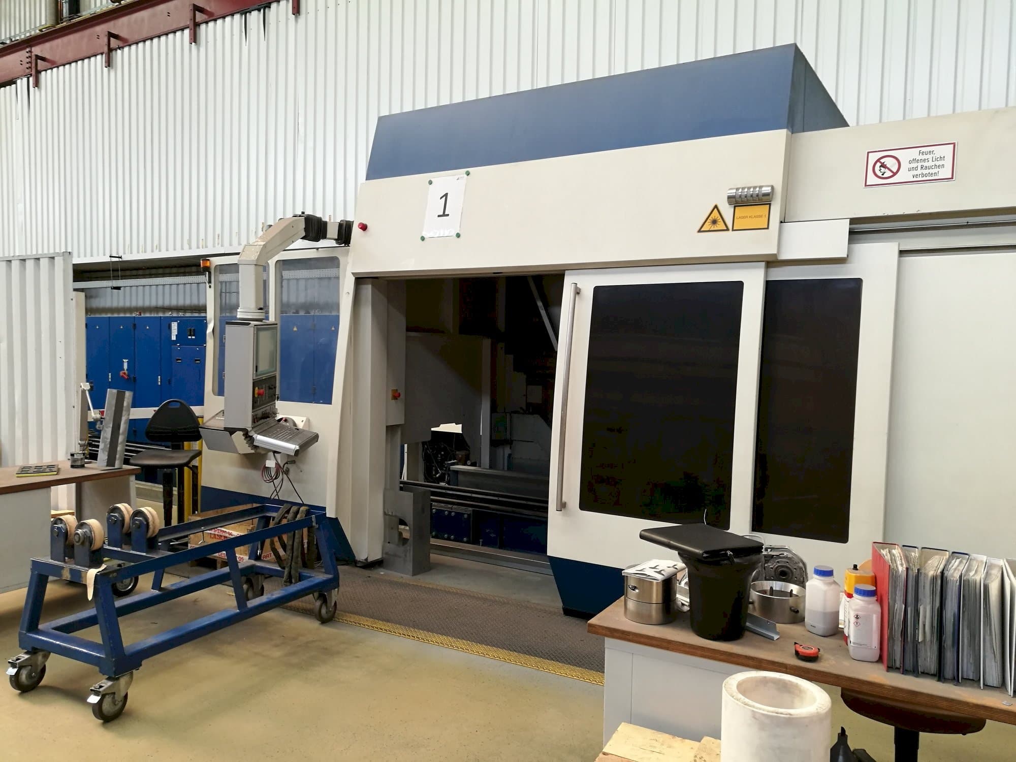 Vista frontale della macchina Trumpf DMD505