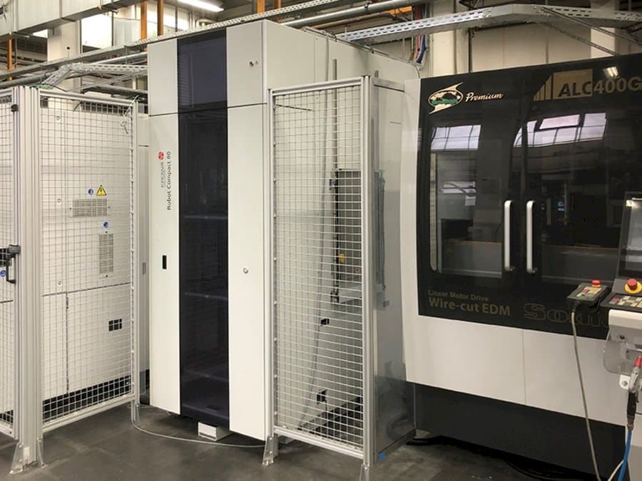 Vista frontale della macchina Sodick ALC400G