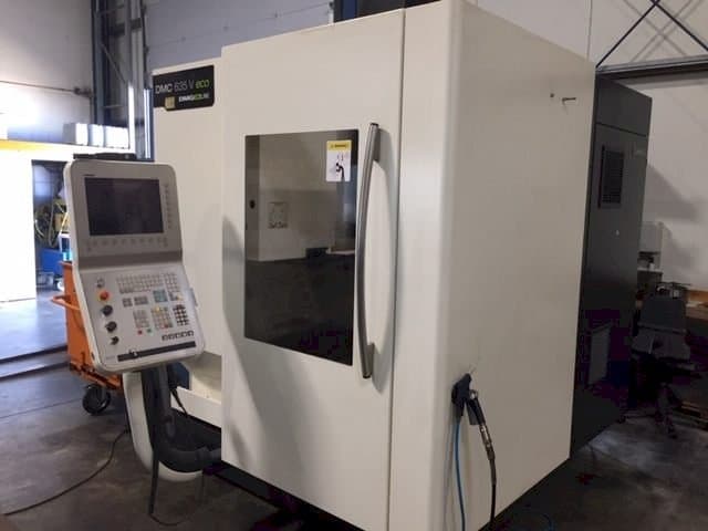 Vista frontale della macchina DECKEL MAHO DMC 635 eco