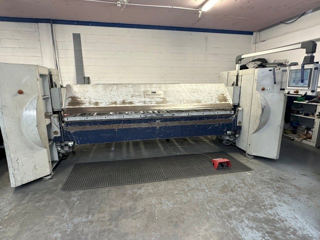 Vista frontale della macchina SCHRODER SPB 3200/3.0