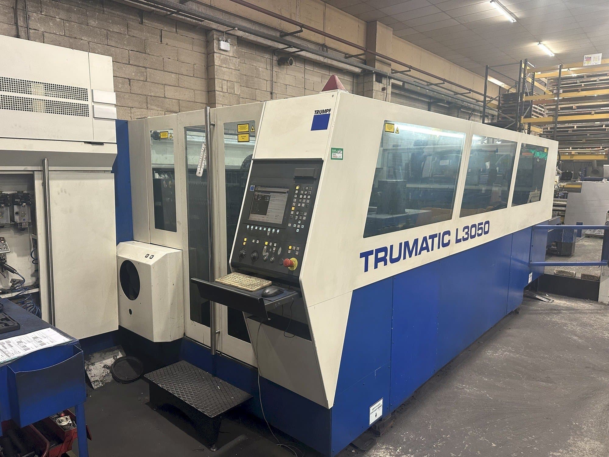 Vista frontale della macchina Trumpf Trumatic L3050