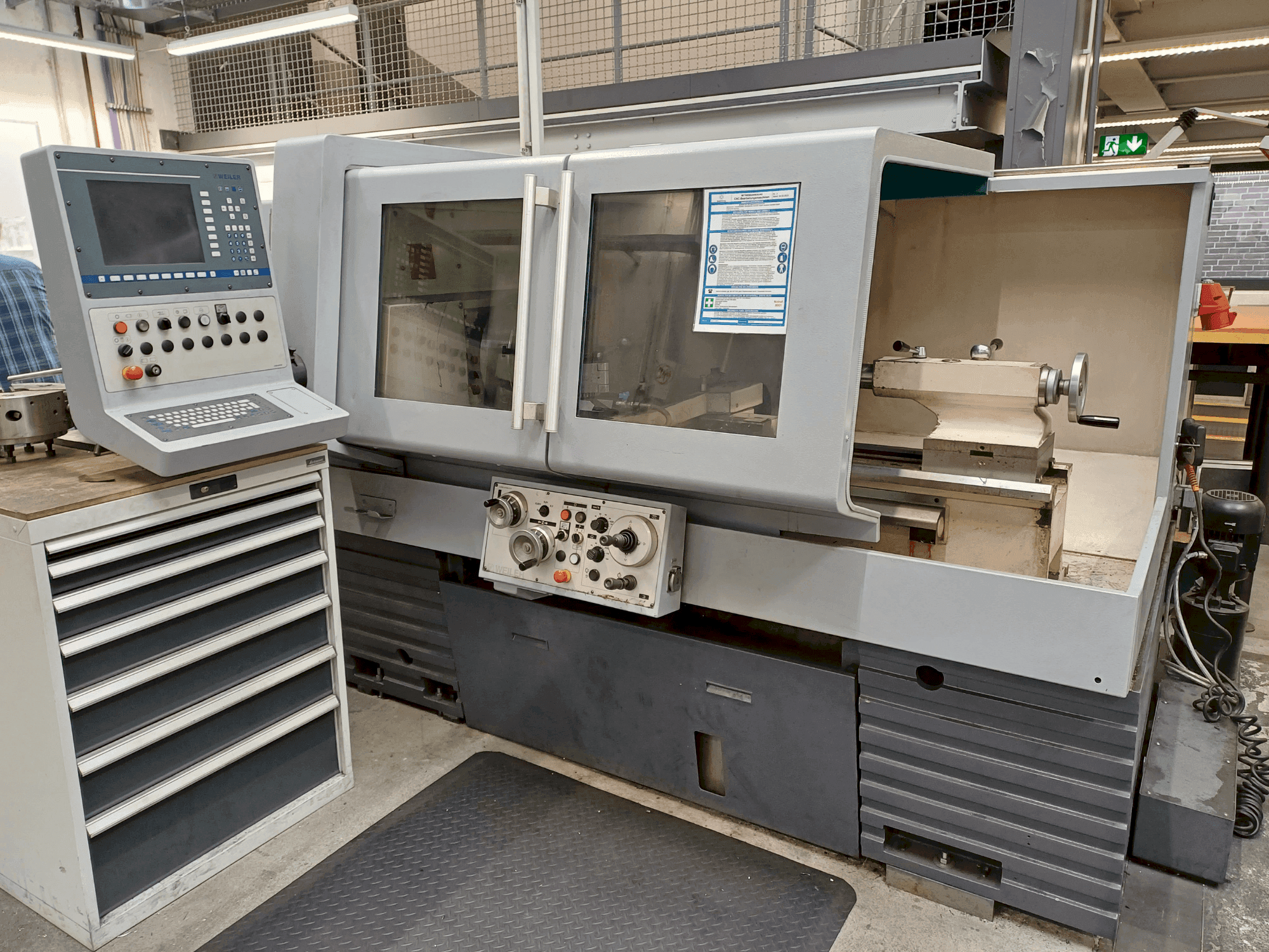 Vista frontale della macchina Weiler E40