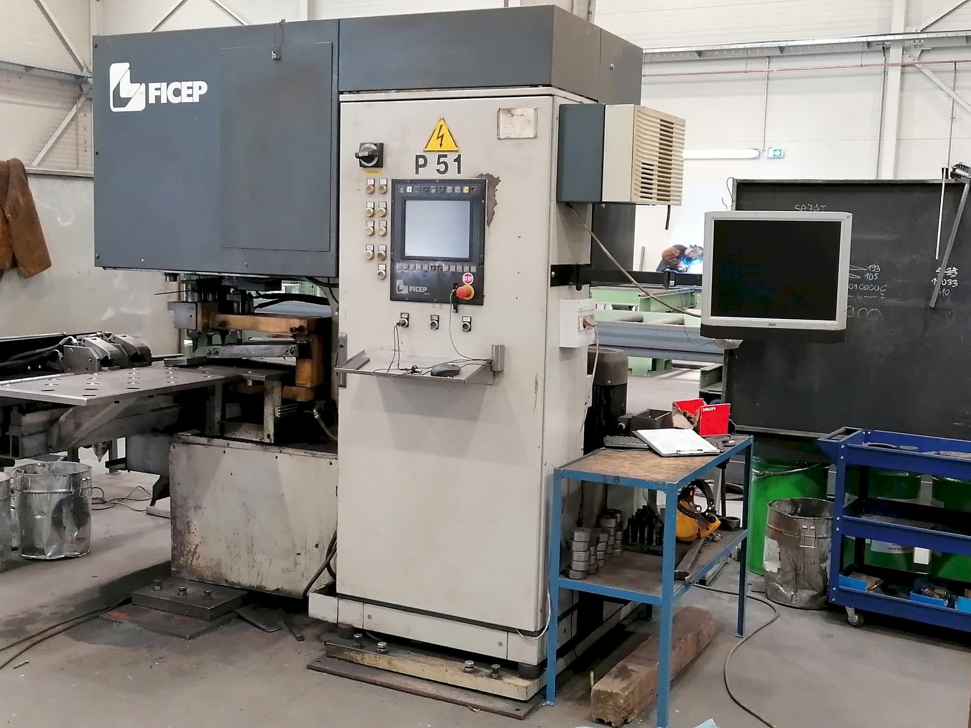 Vista frontale della macchina FICEP P51