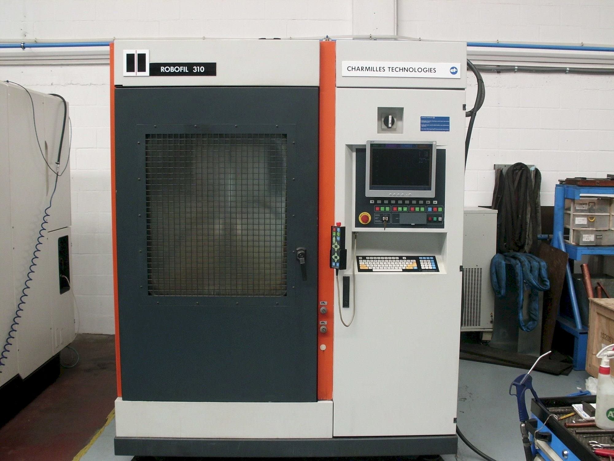 Vista frontale della macchina CHARMILLES Robofil 310