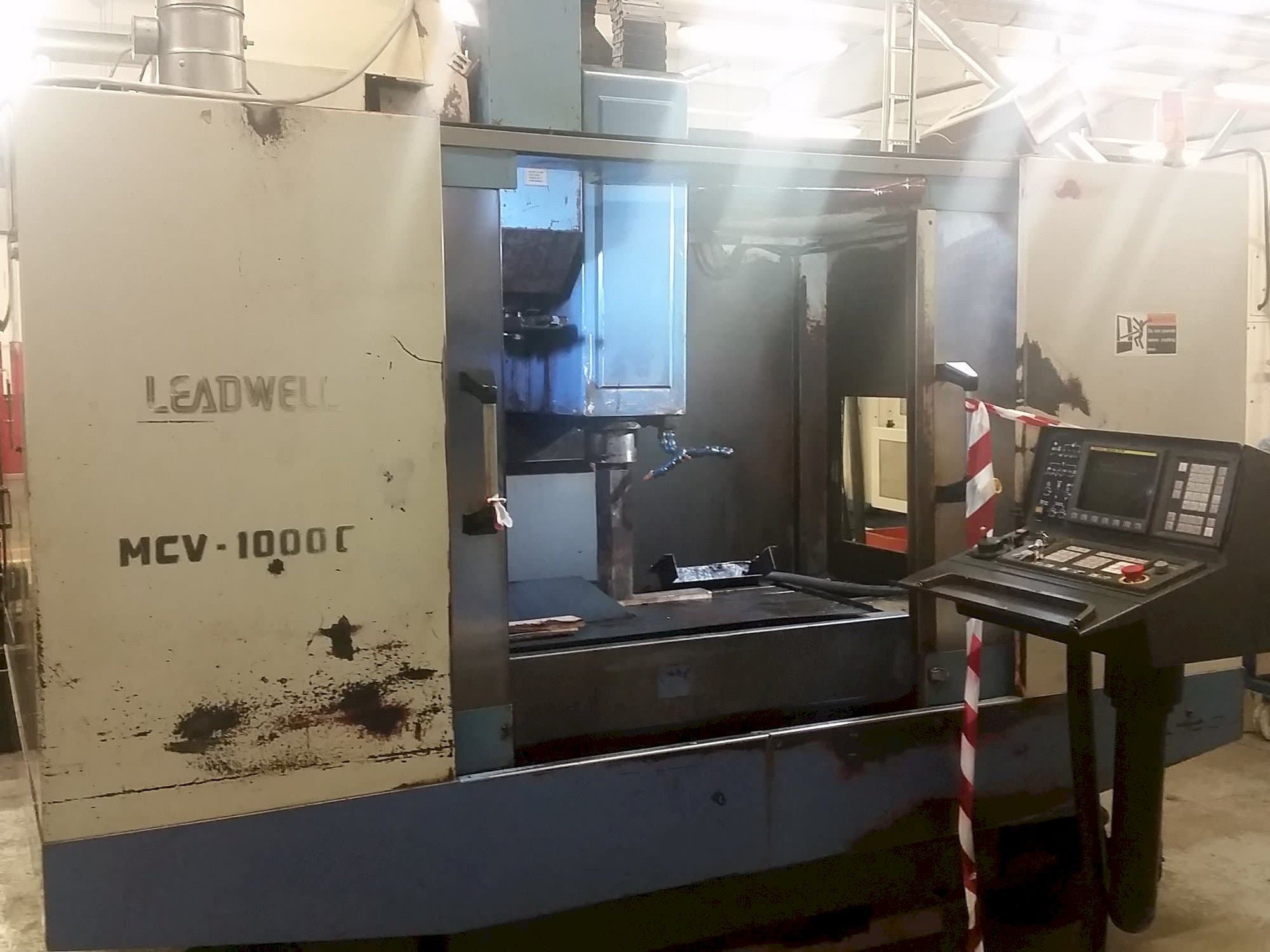 Vista frontale della macchina Leadwell MCV-1000CR