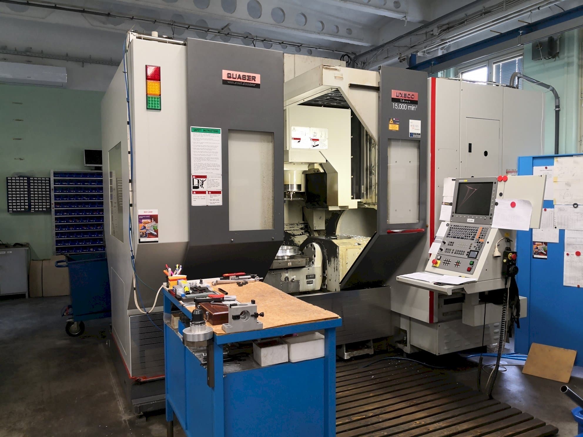 Vista frontale della macchina Quaser UX-600