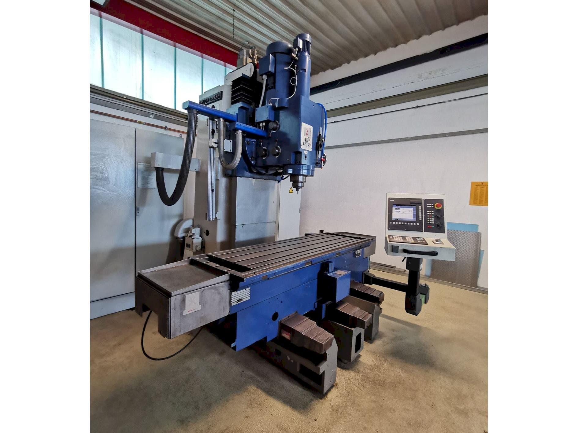 Vista frontale della macchina Droop & Rein FS 100 ke