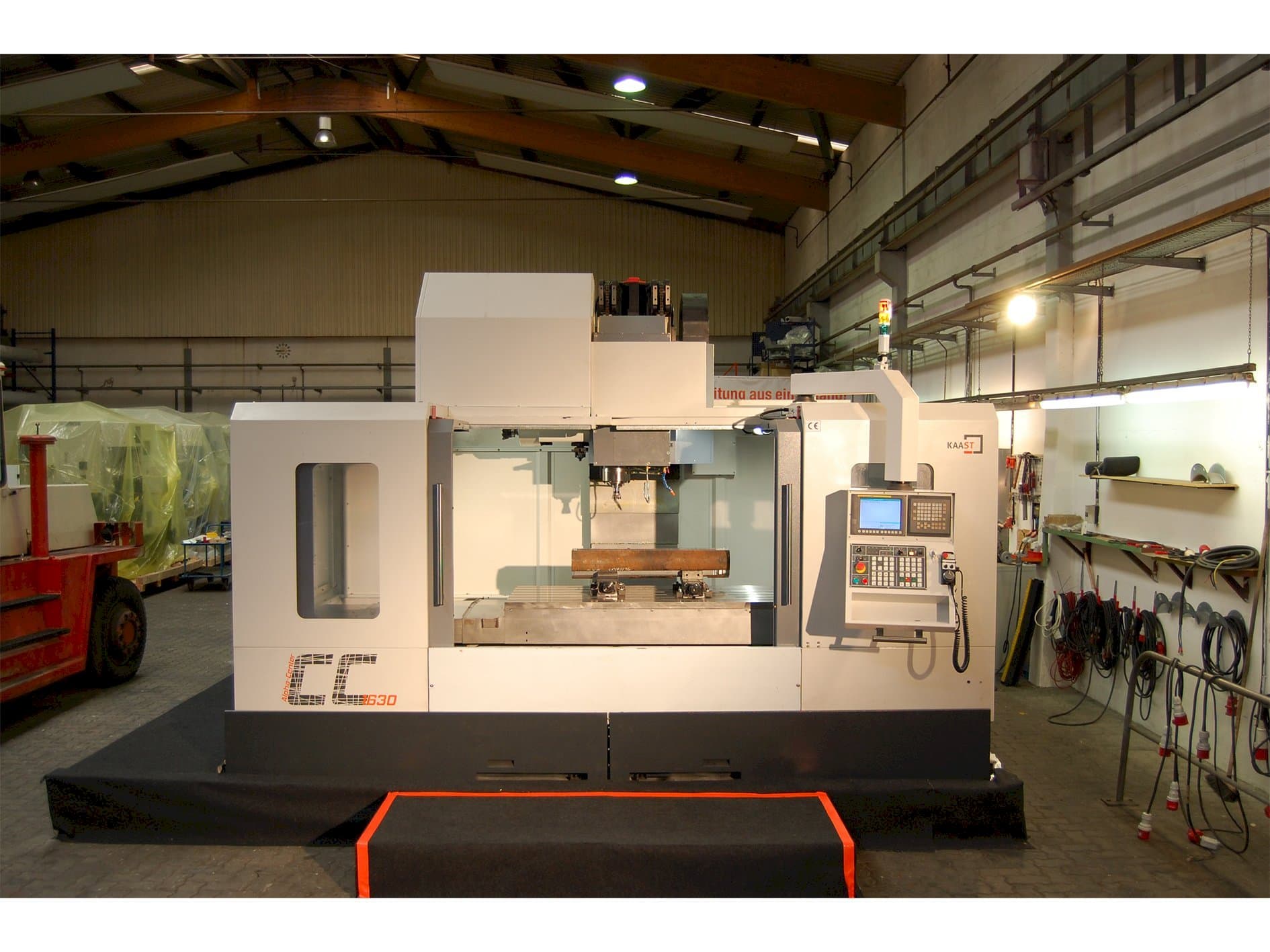 Vista frontale della macchina Kaast CC1630