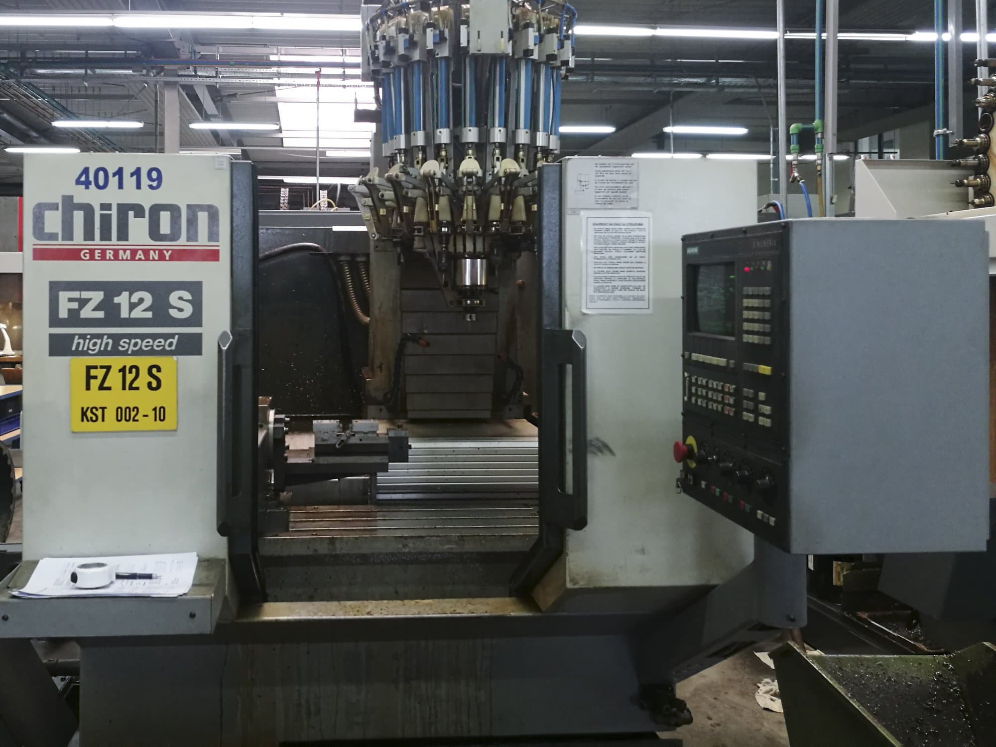 Vista frontale della macchina Chiron FZ 12 S