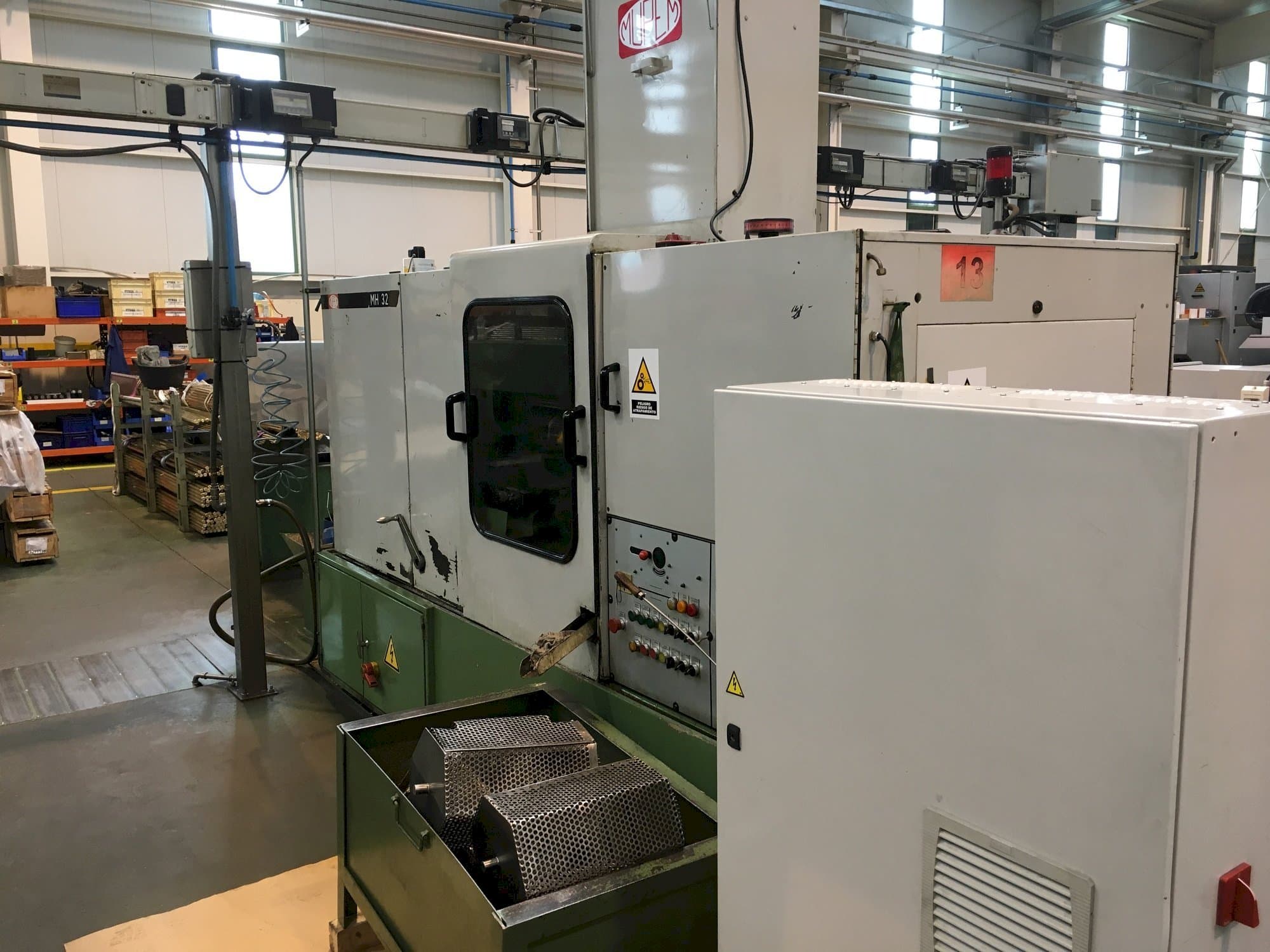 Vista frontale della macchina Mupem MH 32