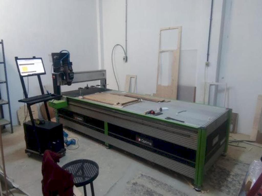 Vista frontale della macchina OPTIMA 2510