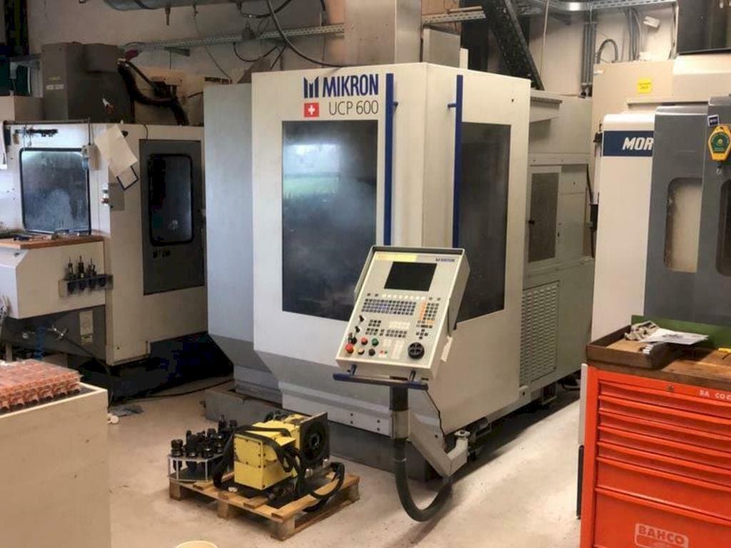 Vista frontale della macchina MIKRON UCP600