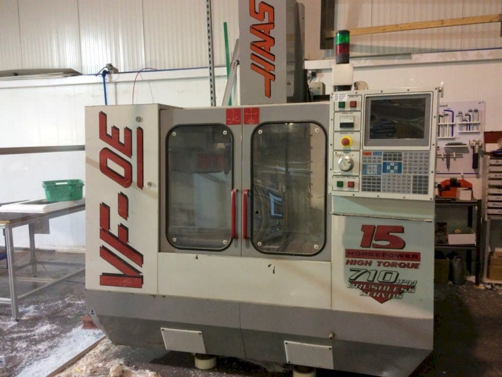 Vista frontale della macchina HAAS VF-OE