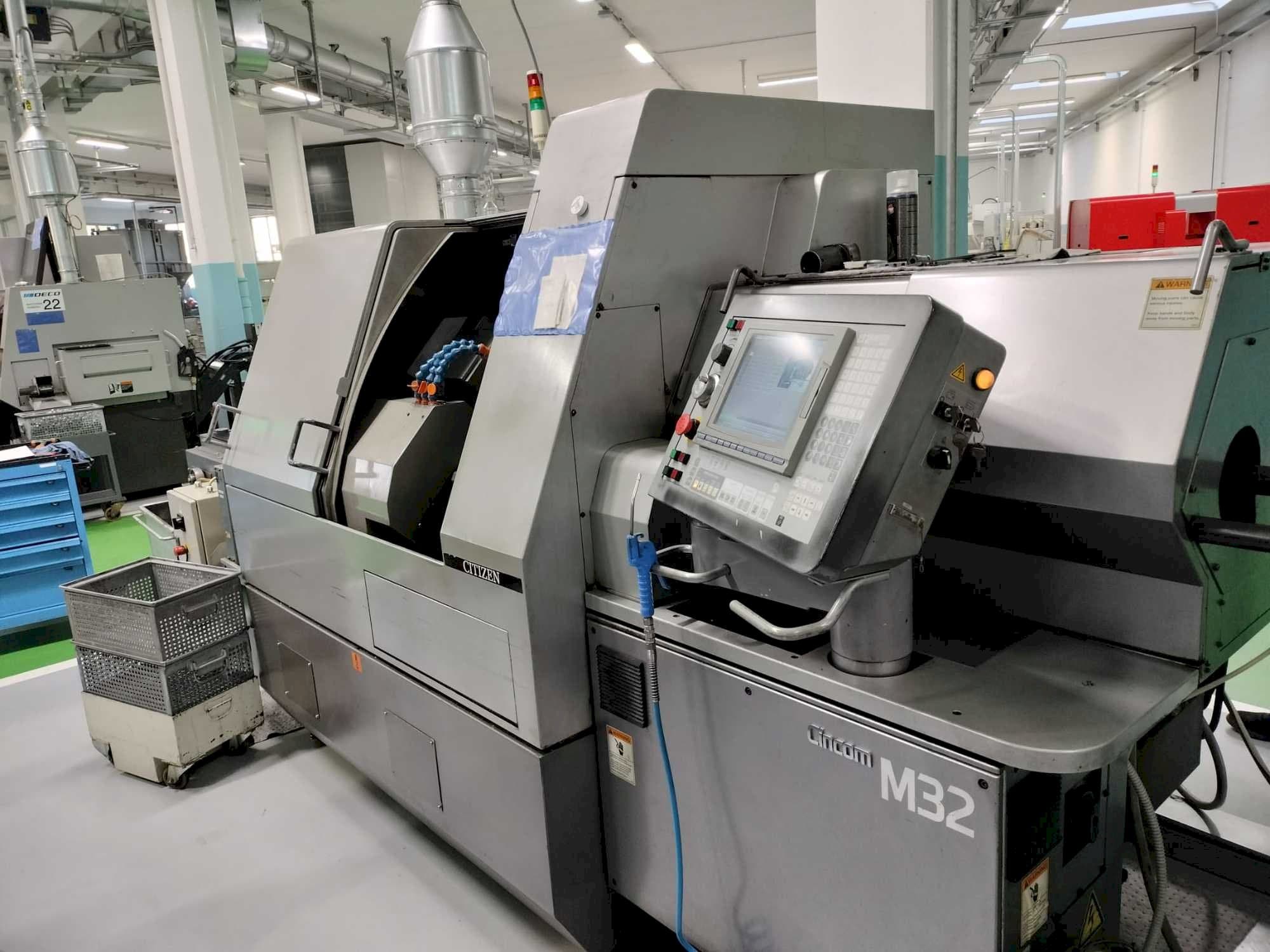 Vista frontale della macchina Citizen CINCOM M32V