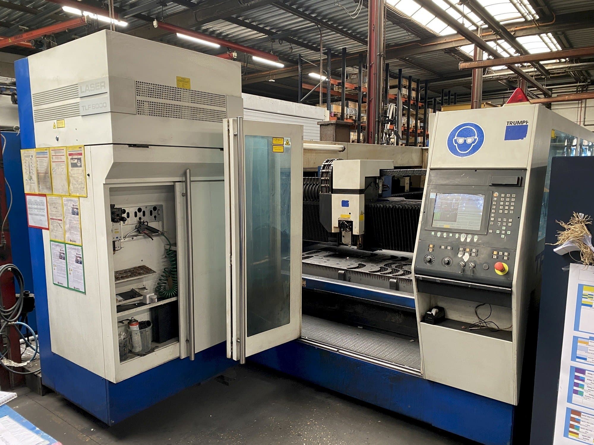 Vista frontale della macchina Trumpf Trumatic L3050