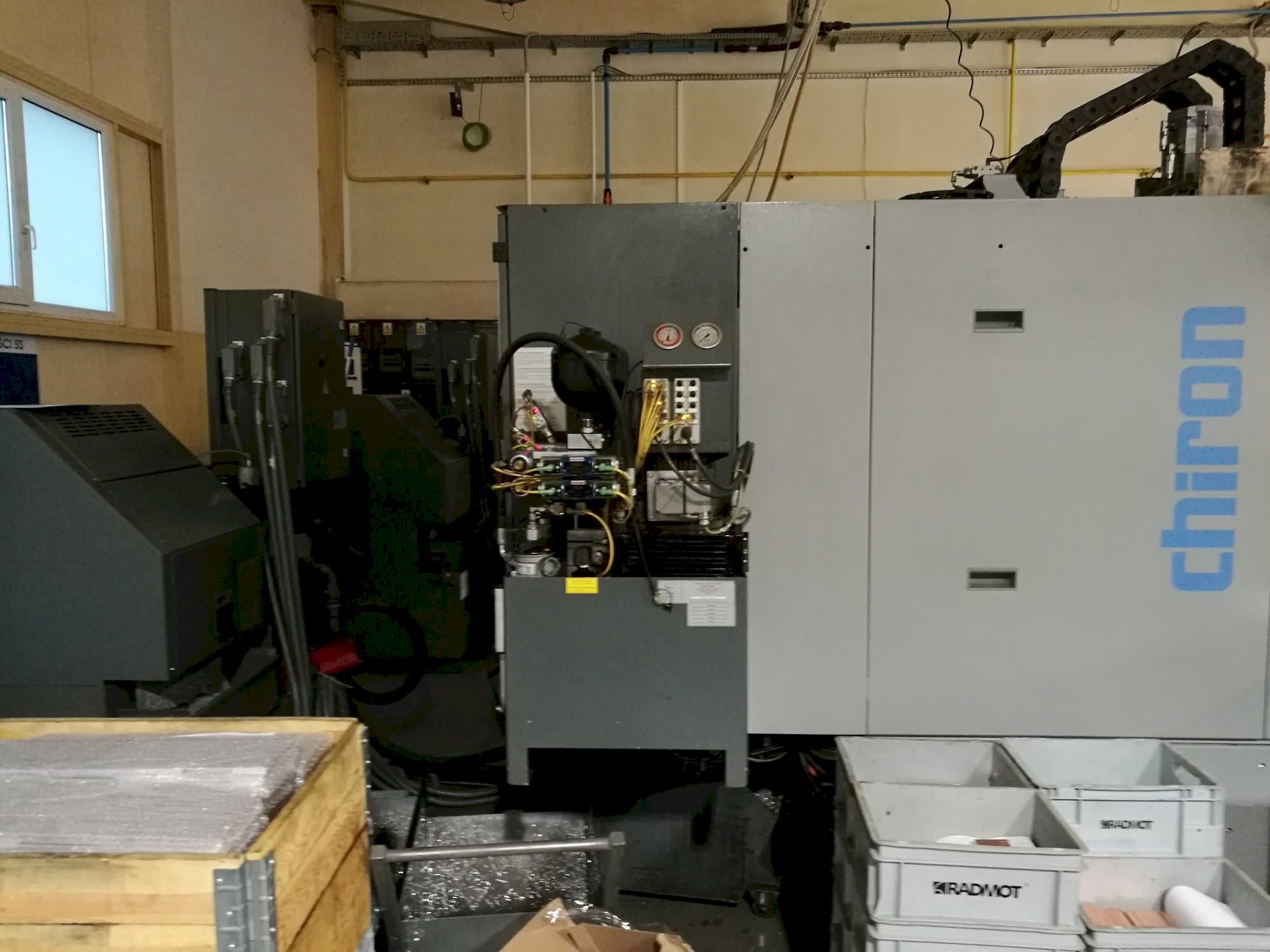 Vista frontale della macchina CHIRON FZ 12 KS