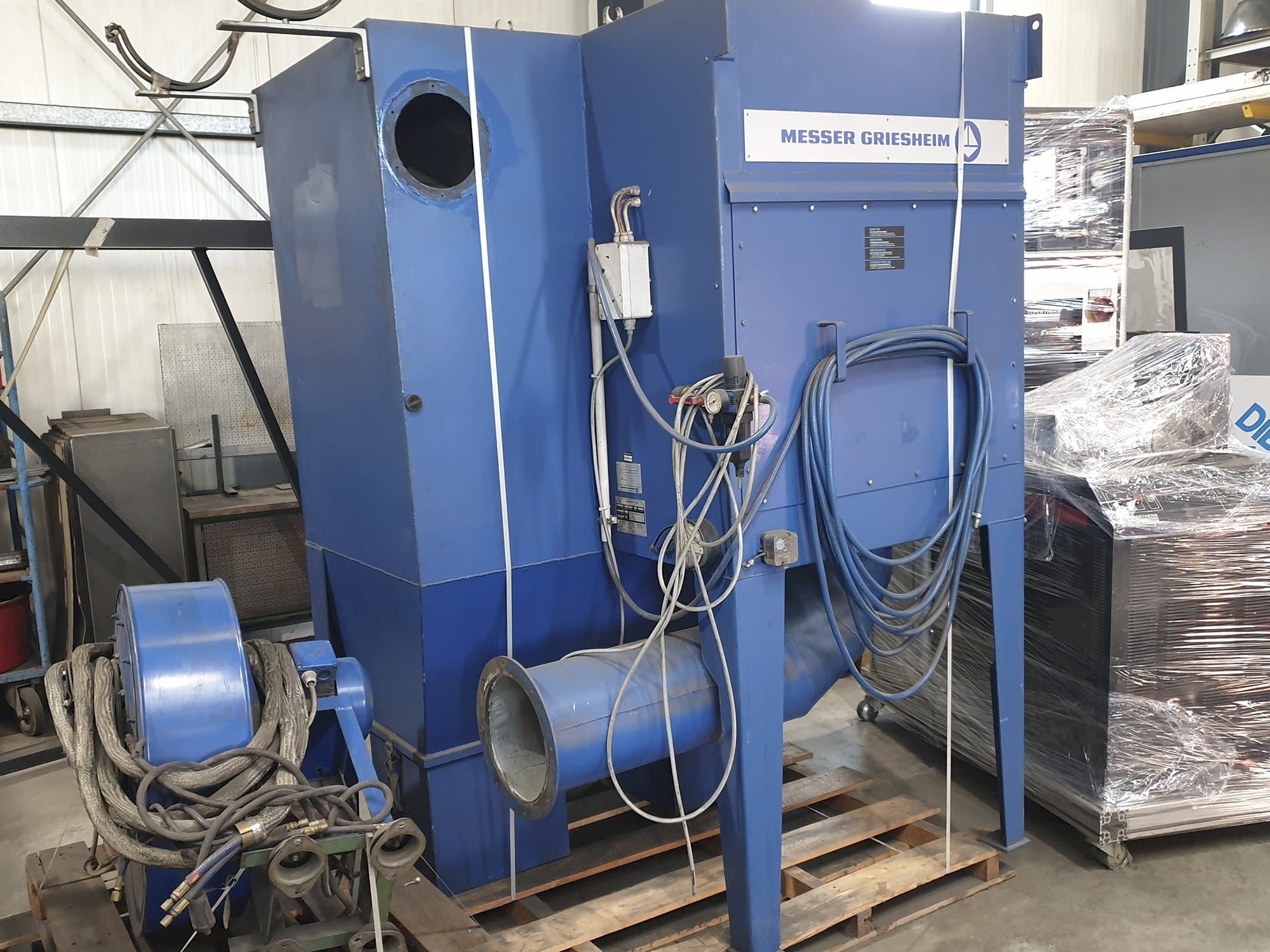 Vista frontale della macchina Messer Griesheim CORTA PS 3100