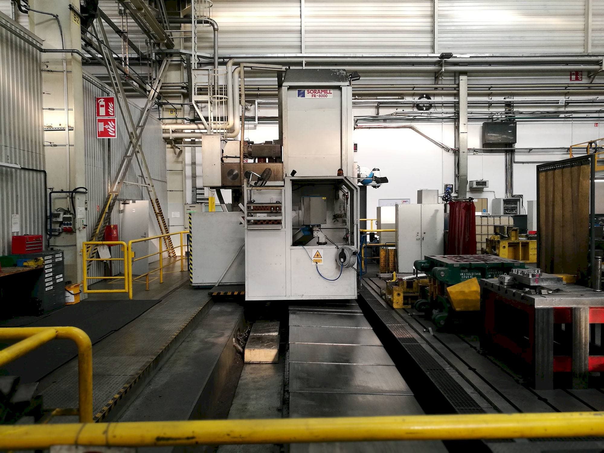 Vista frontale della macchina Soraluce FR-8000