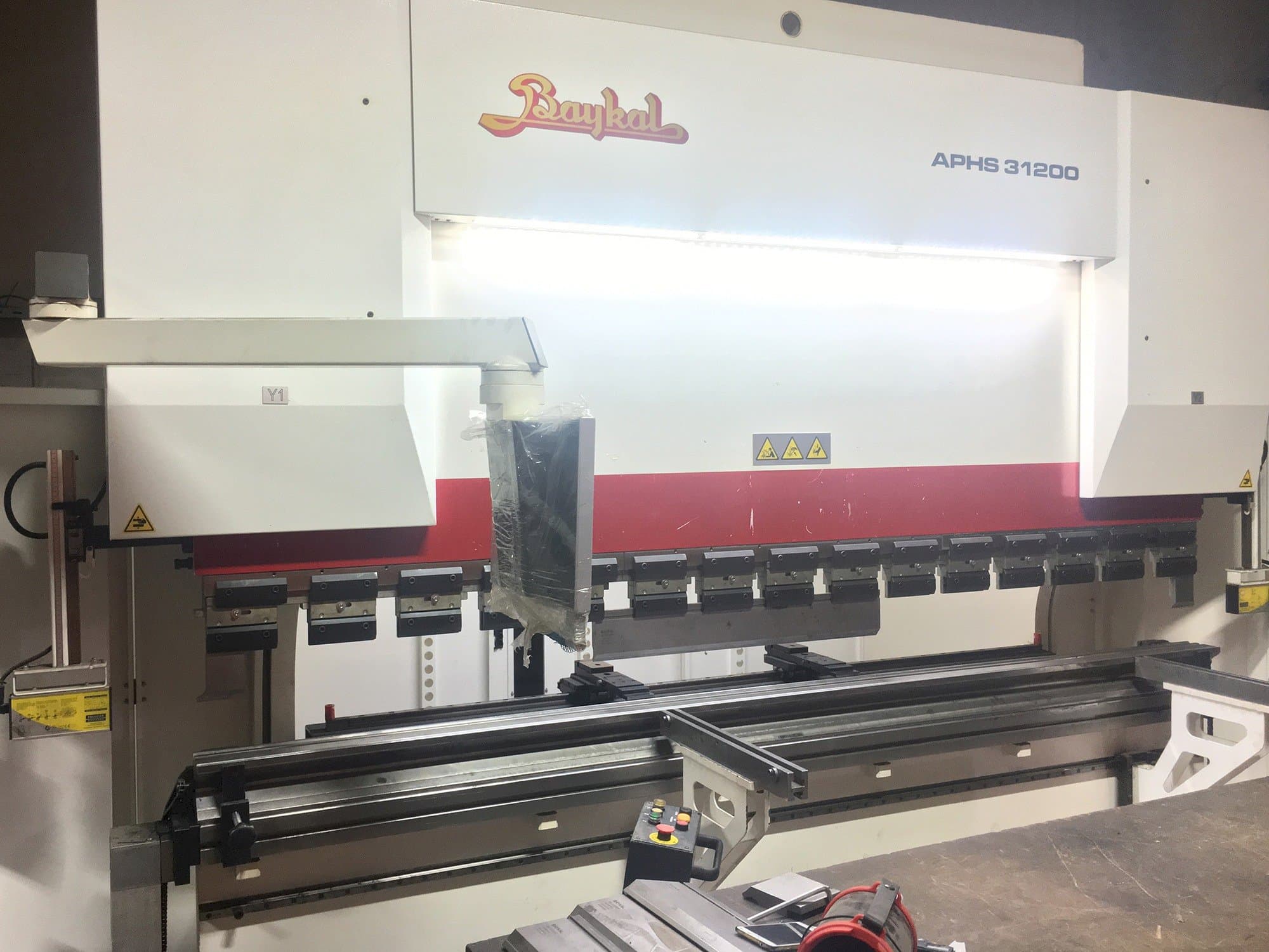 Vista frontale della macchina Baykal APHS 31200