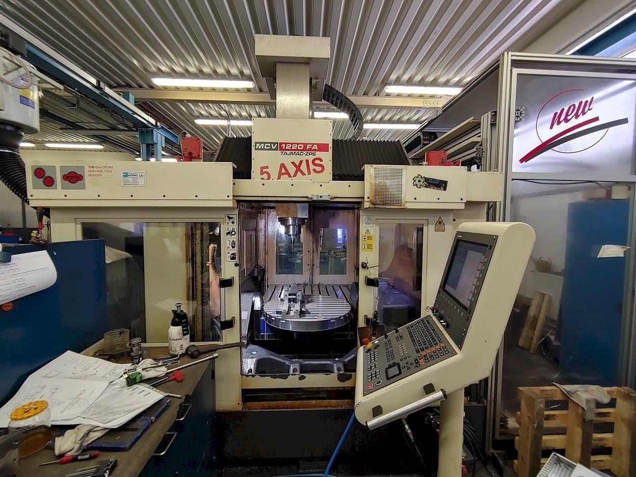 Vista frontale della macchina TAJMAC-ZPS MCV 1220