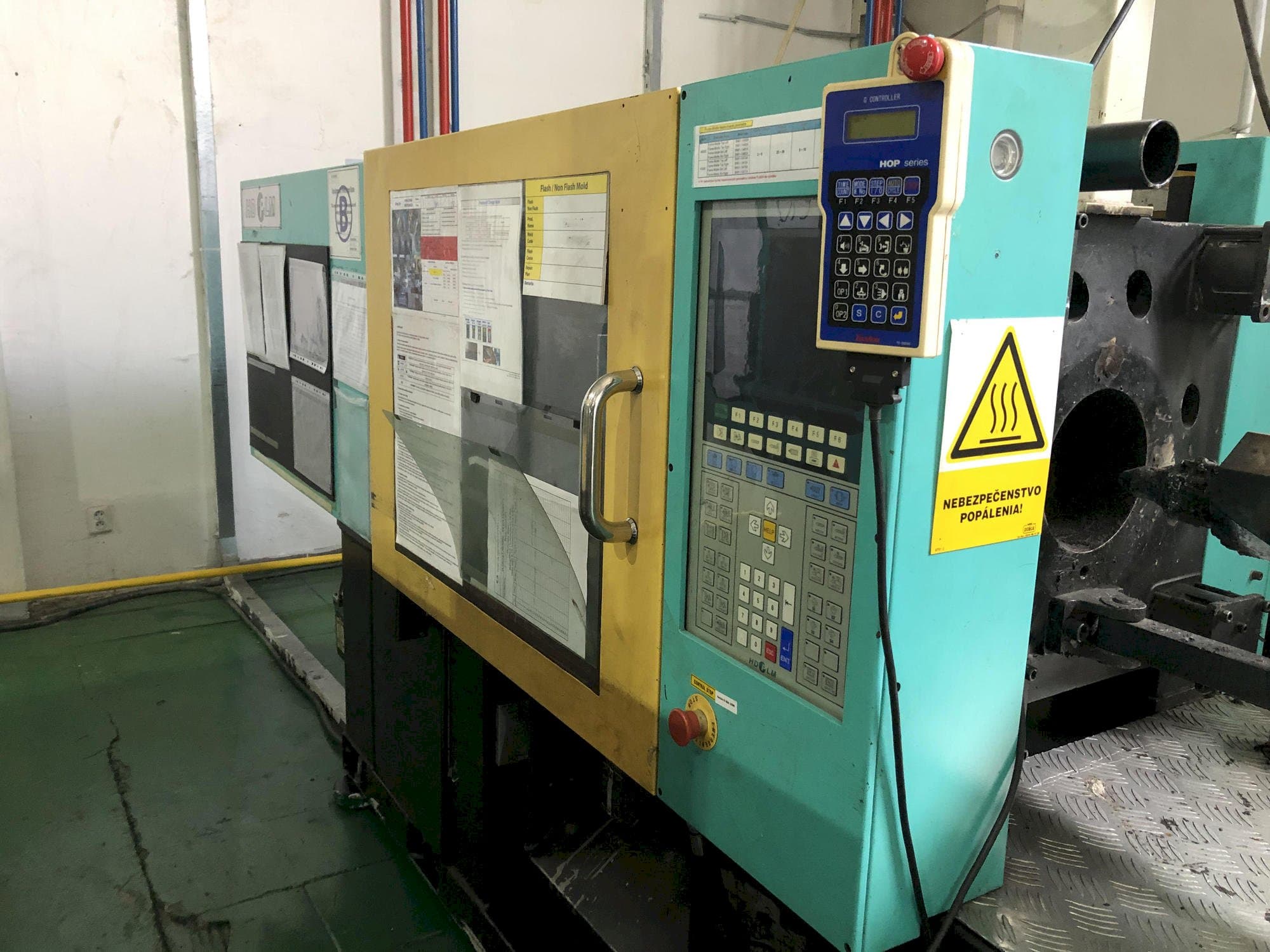 Vista frontale della macchina Hyundai K-120V