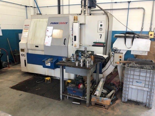 Vista frontale della macchina DAEWOO Puma 2000Y