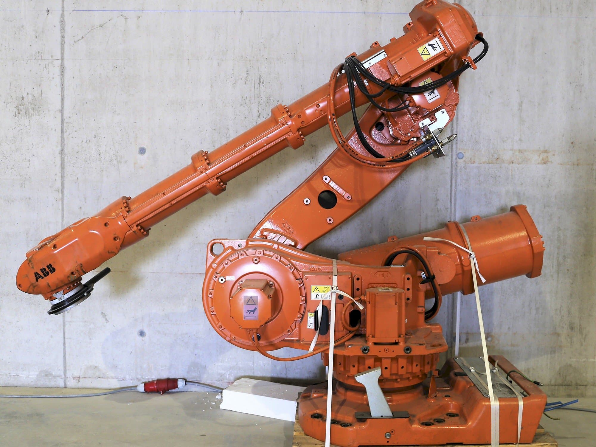 Vista frontale della macchina ABB 6650