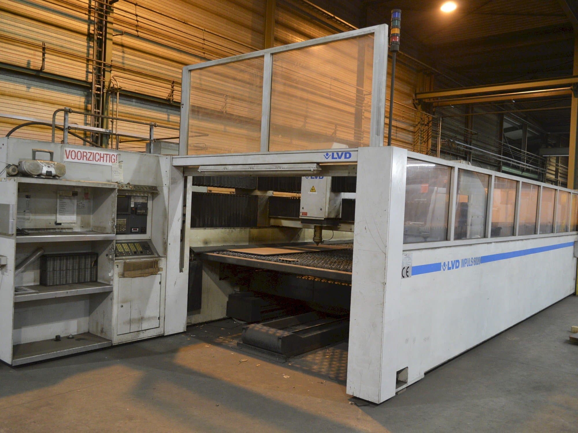 Vista frontale della macchina LVD IMPULS 6020