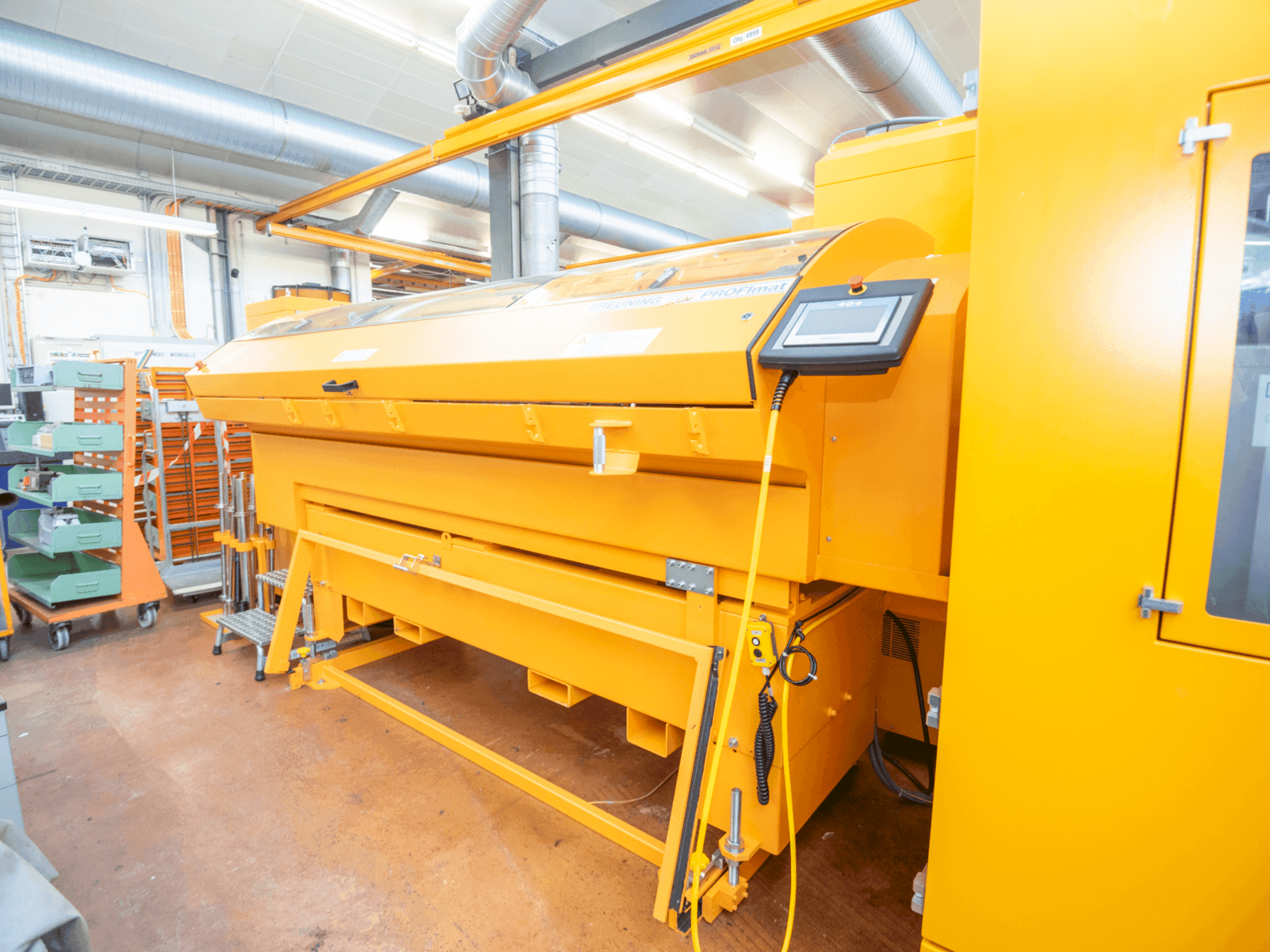 Vista frontale della macchina Index G220