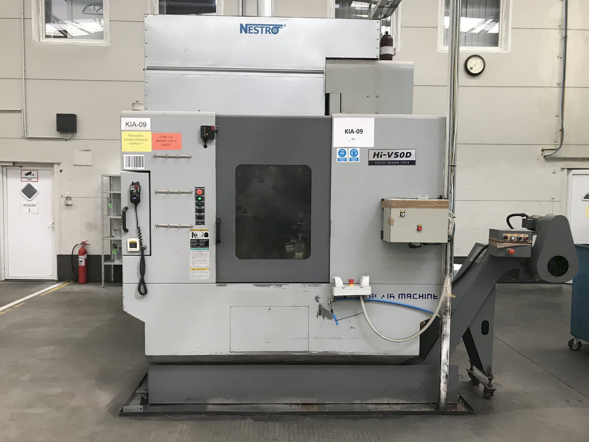 Vista frontale della macchina Hyundai Kia Hi V50D