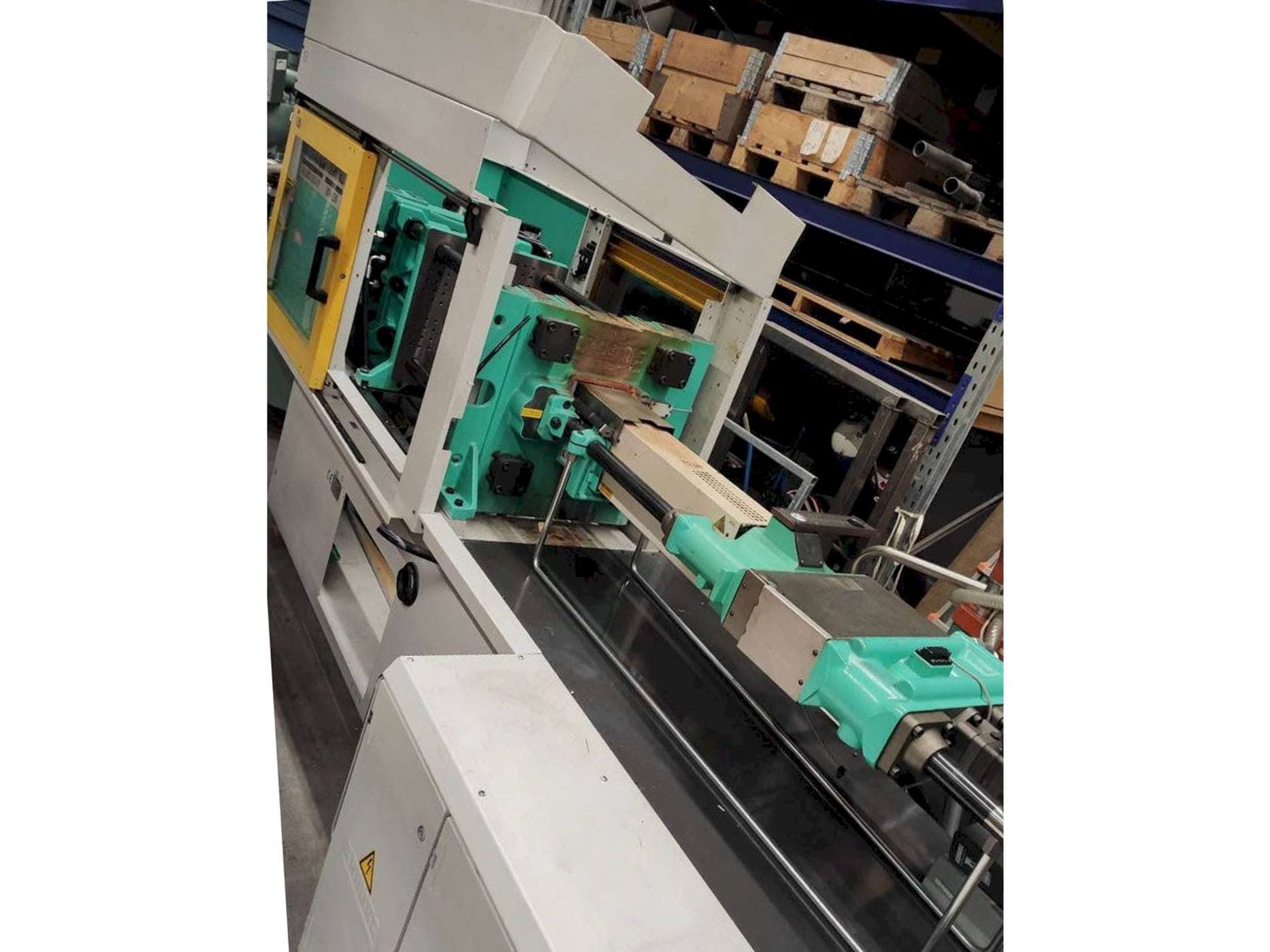 Vista frontale della macchina Arburg 370C-800-250