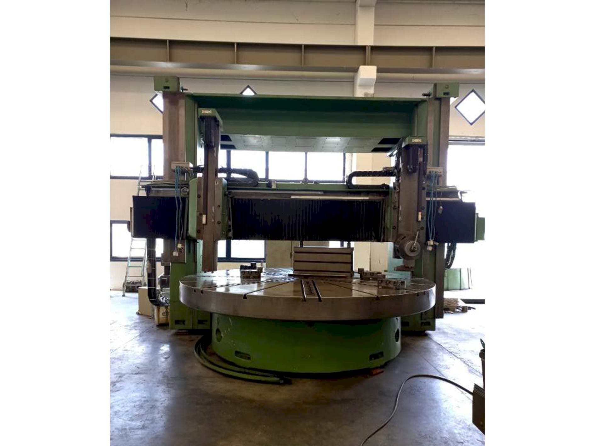 Vista frontale della macchina Titan SC 43 ECS 1400