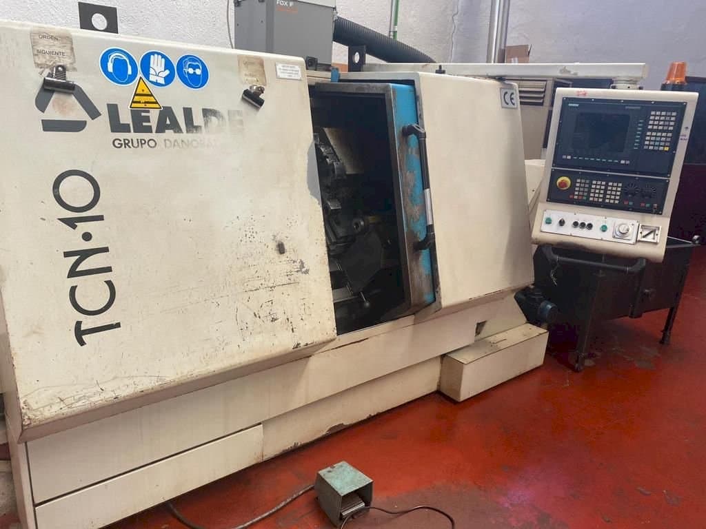 Vista frontale della macchina Lealde TCN-10