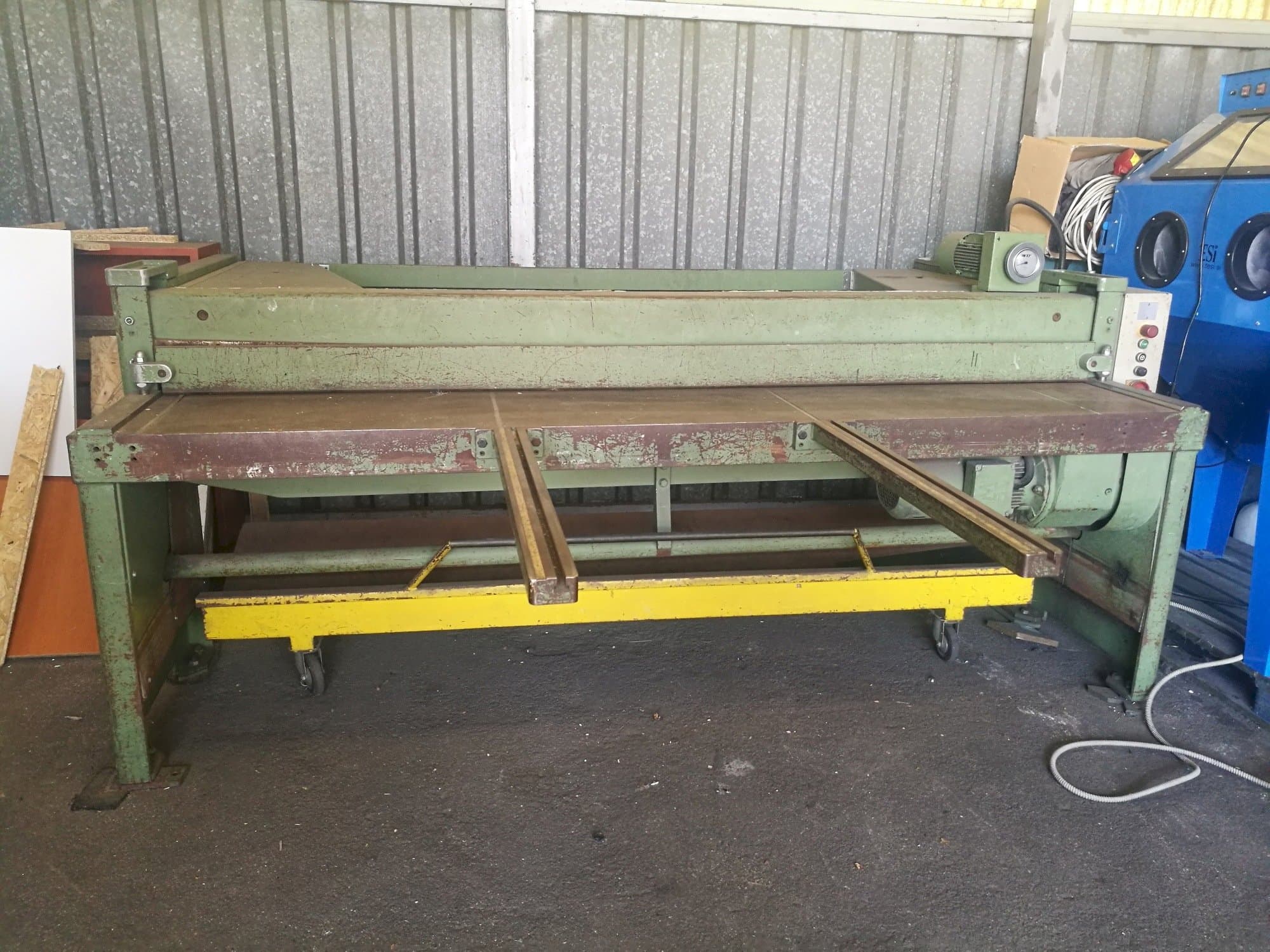 Vista frontale della macchina Schechtl SMT 250-MA