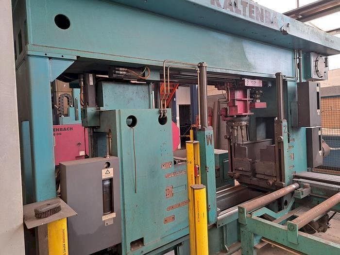 Vista laterale sinistra della macchina KALTENBACH KDX5 1015