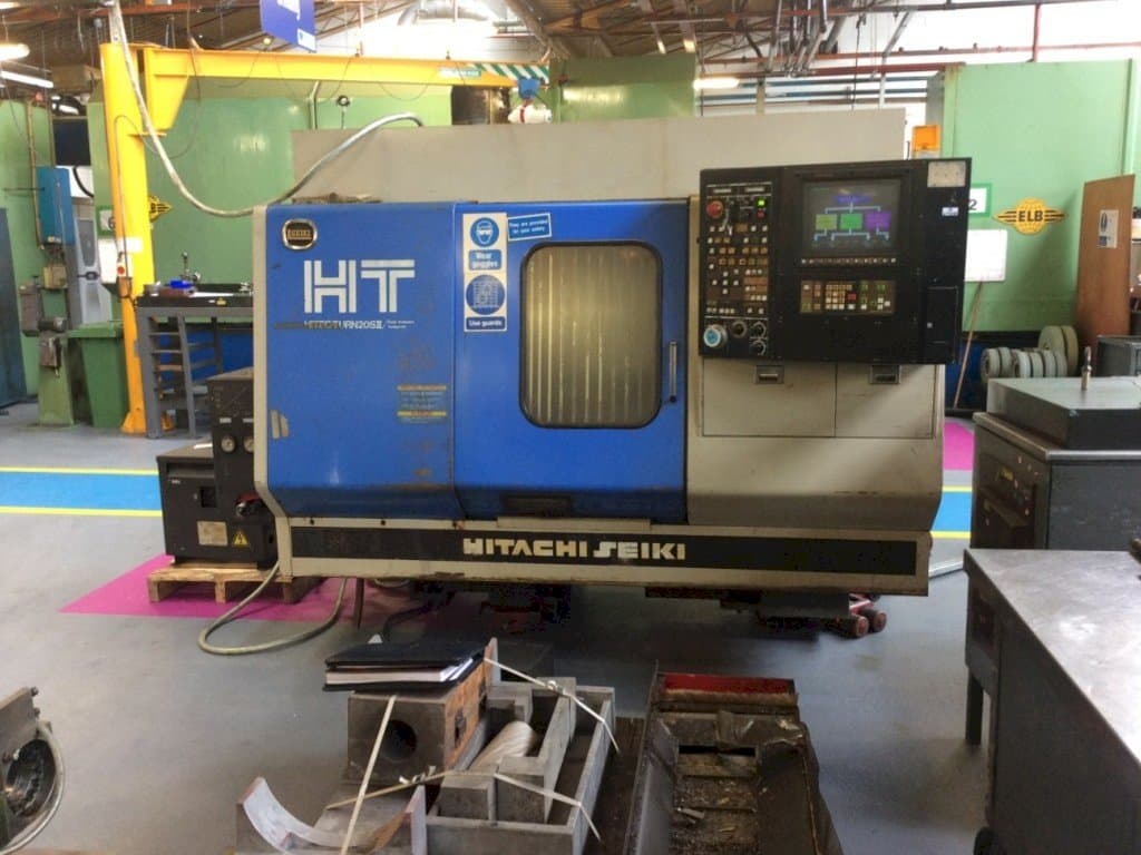Vista frontale della macchina HITACHI SEIKI HT20SII