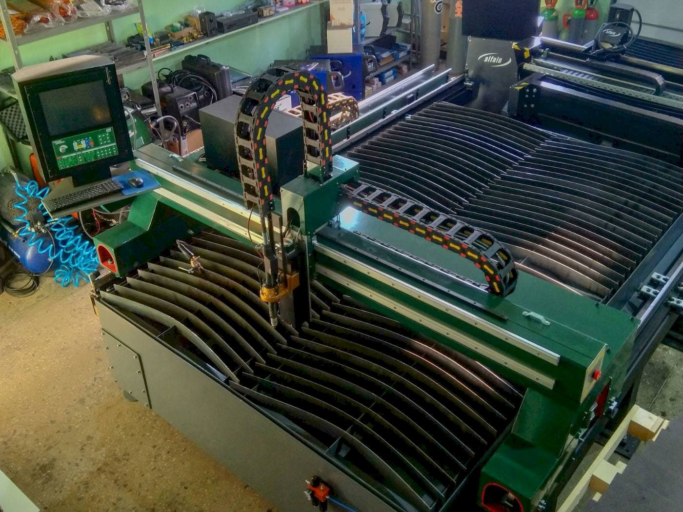 Vista frontale della macchina Huawei HNC-2500W