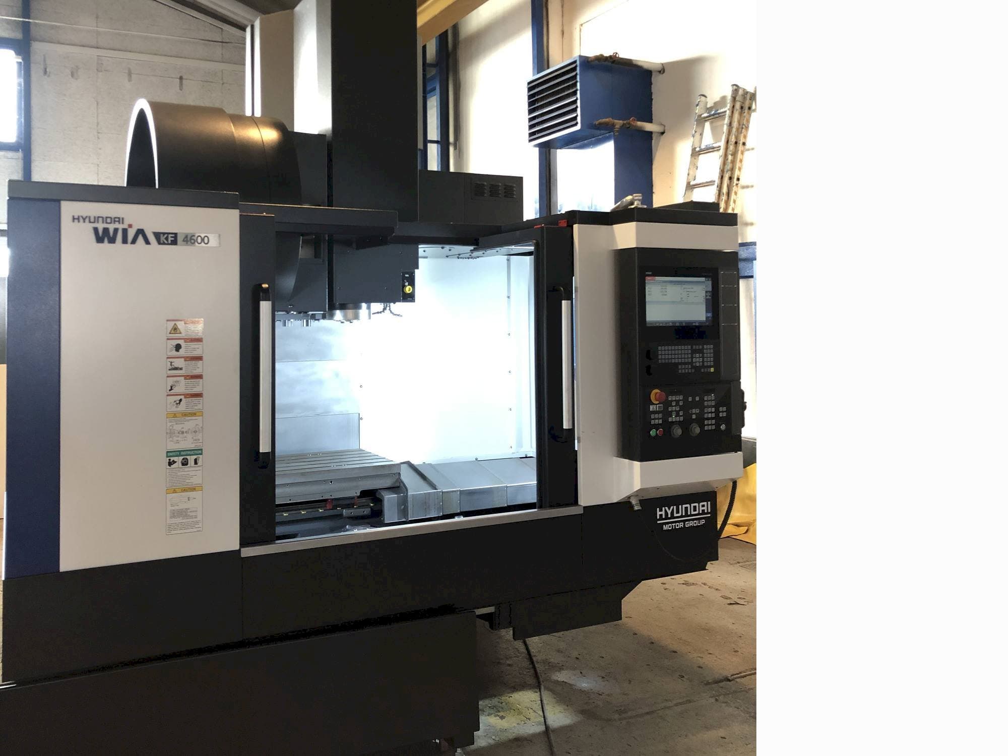 Vista frontale della macchina Hyundai Wia KF4600