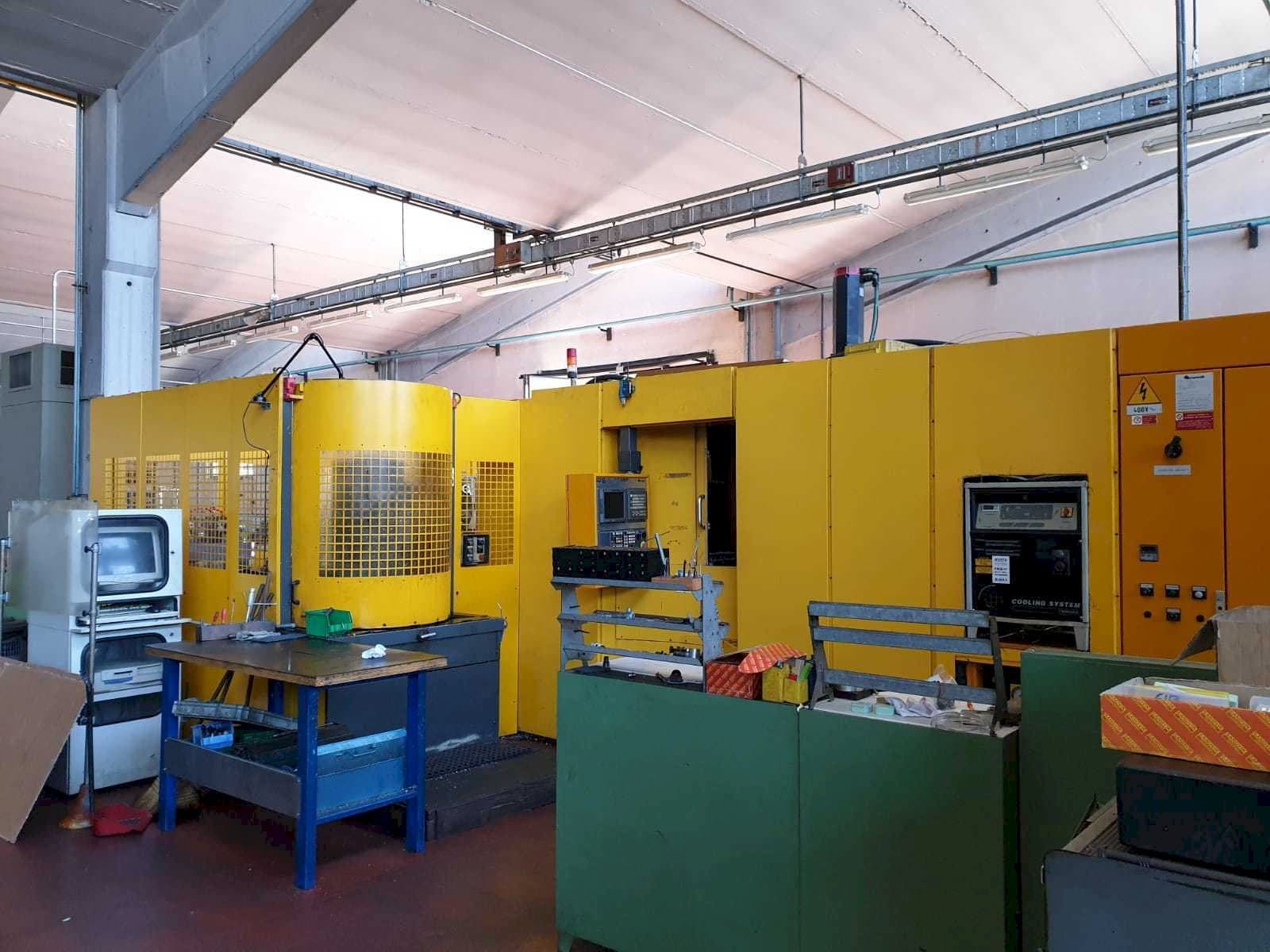 Vista frontale della macchina Mandelli Thunder 500