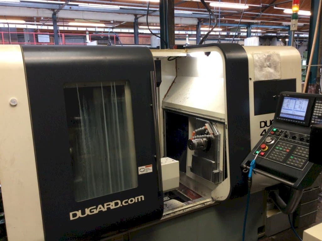 Vista frontale della macchina Dugard									 42 TT