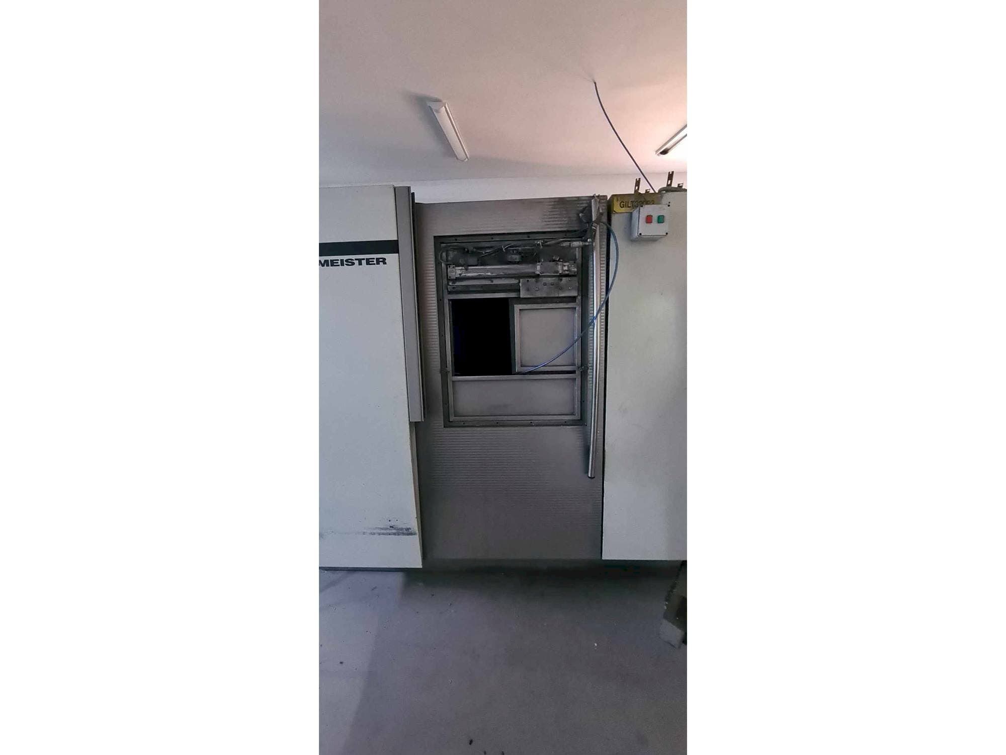 Vista frontale della macchina Gildemeister TWIN 32