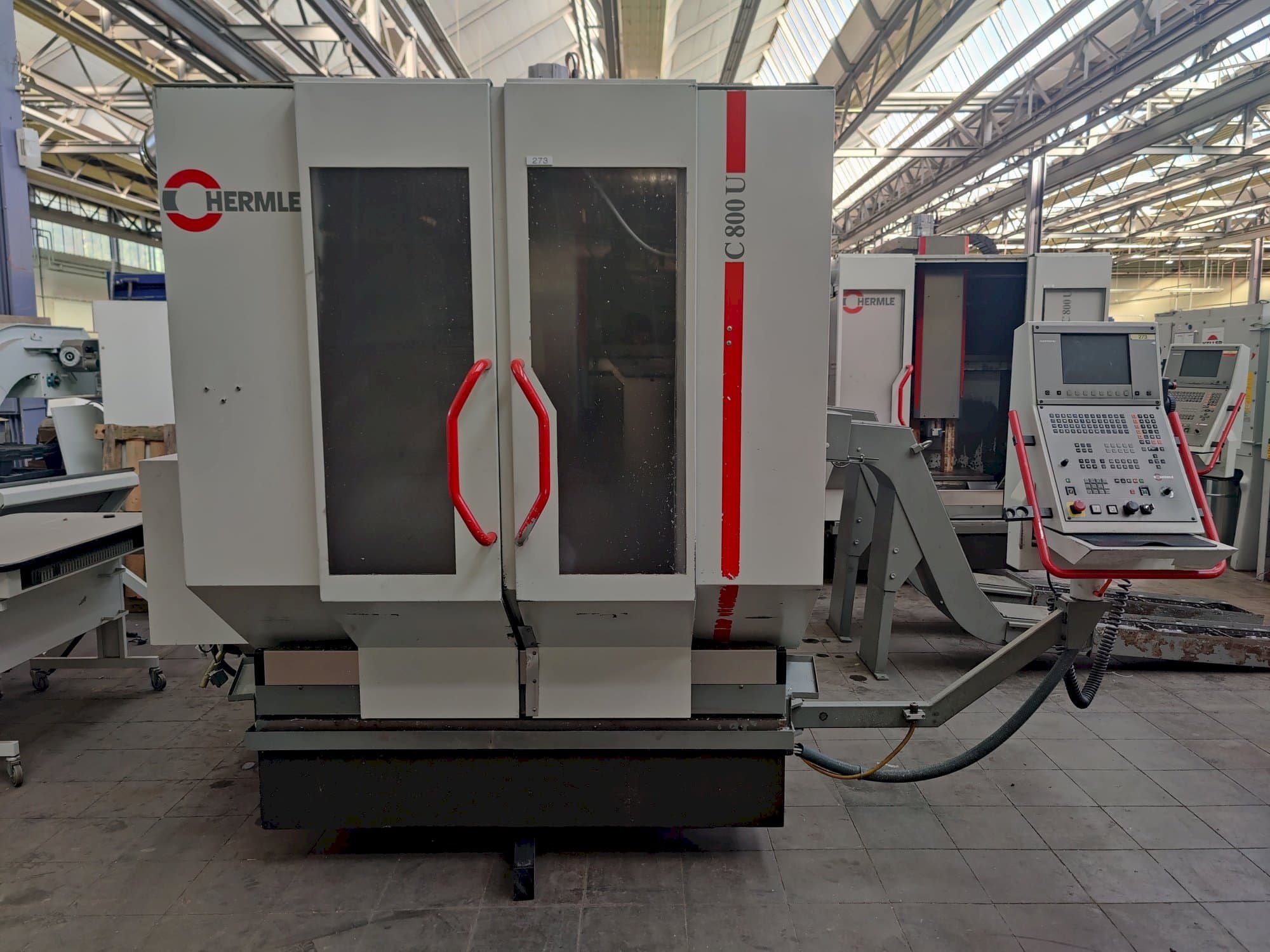 Vista frontale della macchina HERMLE C800U